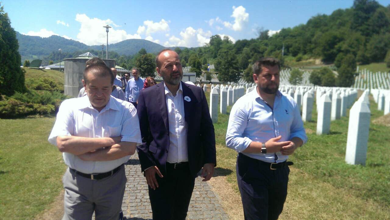 Saša Janković odao počast žrtvama genocida u Srebrenici